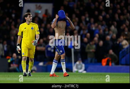 Diego Costa de Chelsea montre sa frustration après avoir presque terminé le match de l'UEFA Champions League entre Chelsea et le FC Porto au Stamford Bridge à Londres. 9 décembre 2015. James Boardman / Telephoto Images +44 7967 642437 Banque D'Images