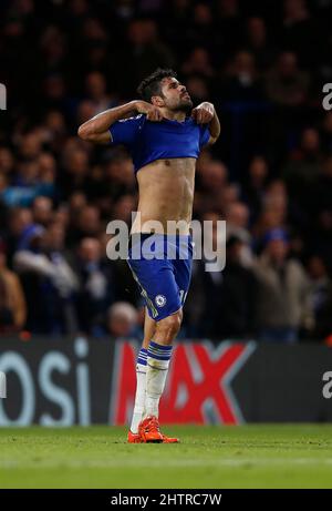Diego Costa de Chelsea montre sa frustration après avoir presque terminé le match de l'UEFA Champions League entre Chelsea et le FC Porto au Stamford Bridge à Londres. 9 décembre 2015. James Boardman / Telephoto Images +44 7967 642437 Banque D'Images