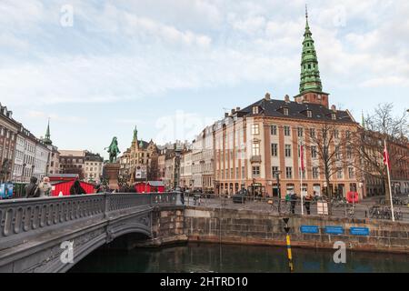 Copenhague, Danemark - 10 décembre 2017 : Copenhague vue sur la rue, les gens ordinaires sont dans la rue Banque D'Images