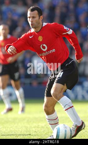 PORTSMOUTH V MAN UTD 30-10-04 RYAN GIGGS PIC MIKE WALKER, 2004 Banque D'Images