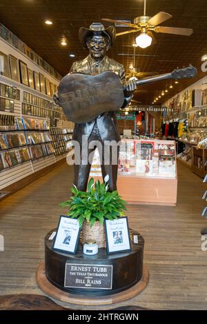 Nashville, Tenessee - 12 janvier 2022 : à l'intérieur du célèbre Ernest Tubbs Record Shop sur Broadway Street à Nashville Banque D'Images