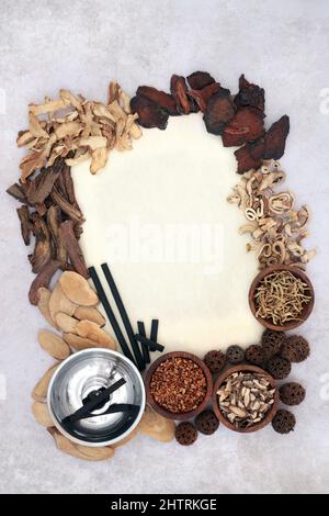 Bâtonnets de moxa chinois utilisés dans le traitement de la moxibustion avec des herbes et des épices utilisées dans la médecine chinoise des plantes. Concept de soins de santé naturels holistiques. Co Banque D'Images
