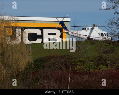 L'hélicoptère a atterri au siège mondial de JCB à Rocester, Staffordshire Banque D'Images