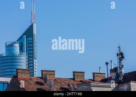 Wien, Vienne: Installation d'une antenne de téléphone mobile 5G sur le toit d'un bâtiment résidentiel, Millennium Tower en 20. Brigittenau, Vienne, Autriche Banque D'Images