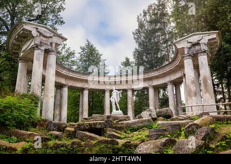 Saint-Pétersbourg, Russie - juillet 2016 : colonnade d'Apollon dans le parc de Pavlovsk Banque D'Images