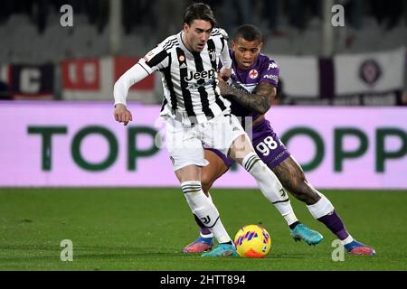 Florence, Italie. 02nd mars 2022. Dusan Vlahovic de Juventus FC et Igor Julio de ACF Fiorentina lors du match de football demi-fin de la coupe d'Italie entre ACF Fiorentina et Juventus FC au stade Artemio Franchi de Florence (Italie), 2nd mars 2022. Photo Andrea Staccioli/Insidefoto crédit: Insidefoto srl/Alamy Live News Banque D'Images