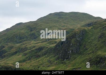 Crêtes de montagne au-dessus de Lochan na Lairige dans la chaîne de montagnes de Breadalbane à Glen Lyon près de Ben Lawers, Écosse, Royaume-Uni Banque D'Images