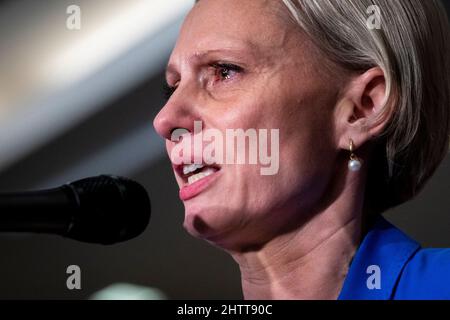 Nosivka, Ukraine. 1st mars 2022. Le représentant des États-Unis, Victoria Spartz (républicain de l'Indiana), fait des remarques sur la situation en Ukraine et le président des États-Unis, Joe Bidenâs, prochain discours sur l'état de l'Union, dans le Rayburn House Office Building à Washington, DC, le mardi 1 mars 2022. Spartz est né à Nosivka, en Ukraine. Credit: Rod Lamkey/CNP/dpa/Alay Live News Banque D'Images