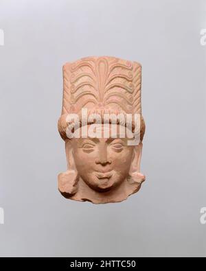 Art inspiré par Standing Indra, env. 2nd siècle, Inde (Uttar Pradesh, Mathura ou Ahichatra), grès, a) : tête : H. 3 3/4 po. (9,4 cm);, Sculpture, Indra, Roi des dieux," inscrit sur le piédestal, identifie cette figure, mais il est également reconnaissable par la couronne décorée et, les oeuvres classiques modernisées par Artotop avec un peu de modernité. Formes, couleur et valeur, impact visuel accrocheur sur l'art émotions par la liberté d'œuvres d'art d'une manière contemporaine. Un message intemporel qui cherche une nouvelle direction créative. Artistes qui se tournent vers le support numérique et créent le NFT Artotop Banque D'Images