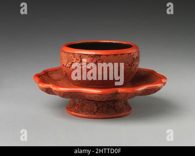 Art inspiré par le plateau de thé avec Phoenixes, Ming Dynasty (1368–1644), Yongle Period (1403–24), 1403–1424, Chine, Laque rouge sculptée, H. 3 po. (7,6 cm) ; diamètre 6 1/2 po (16,5 cm) ; diam. De la jante 3 3/4 po (9,5 cm) ; diam. Du pied 3 1/4 po (8,3 cm), Lacquer, souvent associé à, oeuvres classiques modernisées par Artotop avec un peu de modernité. Formes, couleur et valeur, impact visuel accrocheur sur l'art émotions par la liberté d'œuvres d'art d'une manière contemporaine. Un message intemporel qui cherche une nouvelle direction créative. Artistes qui se tournent vers le support numérique et créent le NFT Artotop Banque D'Images