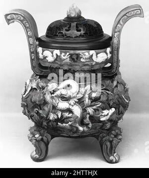 Art inspiré par le brûleur à Encens avec couvercle et support, Ming Dynasty (1368–1644), Chine, poterie, pâte foncée épaisse, Émaillée, H. 23 1/2 po. (59,7 cm) ; diamètre 17 po (43,2 cm), céramique, oeuvres classiques modernisées par Artotop avec une touche de modernité. Formes, couleur et valeur, impact visuel accrocheur sur l'art émotions par la liberté d'œuvres d'art d'une manière contemporaine. Un message intemporel qui cherche une nouvelle direction créative. Artistes qui se tournent vers le support numérique et créent le NFT Artotop Banque D'Images