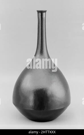 Art inspiré par la bouteille de vin, 19th Century, Japon, argile avec mince glaçage au sel (Bizen ware, style Imbe), H. 7 1/2 po. (19,1 cm), céramique, oeuvres classiques modernisées par Artotop avec une touche de modernité. Formes, couleur et valeur, impact visuel accrocheur sur l'art émotions par la liberté d'œuvres d'art d'une manière contemporaine. Un message intemporel qui cherche une nouvelle direction créative. Artistes qui se tournent vers le support numérique et créent le NFT Artotop Banque D'Images