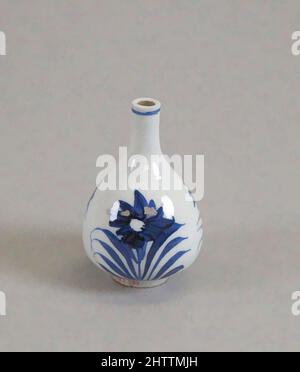 Art inspiré par la bouteille, dynastie Qing (1644–1911), première moitié du 19th siècle, Chine, porcelaine peinte en bleu sous-glaçure, H. 3 1/8 po. (7,9 cm), céramique, oeuvres classiques modernisées par Artotop avec une touche de modernité. Formes, couleur et valeur, impact visuel accrocheur sur l'art émotions par la liberté d'œuvres d'art d'une manière contemporaine. Un message intemporel qui cherche une nouvelle direction créative. Artistes qui se tournent vers le support numérique et créent le NFT Artotop Banque D'Images