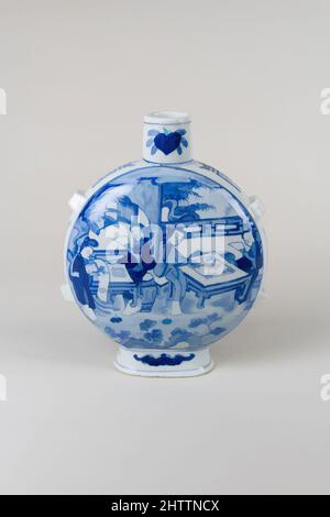 Art inspiré par Pilgrim Bottle, Qing Dynasty (1644–1911), première moitié du 19th siècle, Chine, porcelaine peinte en bleu sous-glaçure, H. 9 1/4 po. (23,5 cm) ; avec 7 1/2 po (19,1 cm)., céramique, œuvres classiques modernisées par Artotop avec une touche de modernité. Formes, couleur et valeur, impact visuel accrocheur sur l'art émotions par la liberté d'œuvres d'art d'une manière contemporaine. Un message intemporel qui cherche une nouvelle direction créative. Artistes qui se tournent vers le support numérique et créent le NFT Artotop Banque D'Images