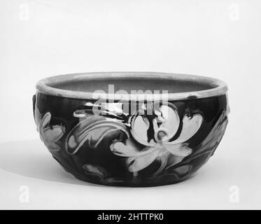 Art inspiré par Bowl, Ming Dynasty (1368–1644) (?), 16th siècle ou plus tard, Chine, grès avec décoration de style cloisonné, Diam. 7 1/4 po (18,4 cm), céramique, oeuvres classiques modernisées par Artotop avec une touche de modernité. Formes, couleur et valeur, impact visuel accrocheur sur l'art émotions par la liberté d'œuvres d'art d'une manière contemporaine. Un message intemporel qui cherche une nouvelle direction créative. Artistes qui se tournent vers le support numérique et créent le NFT Artotop Banque D'Images