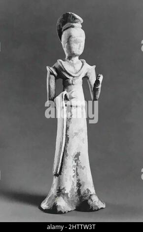 Art inspiré par la figure d'une Dame de la Cour, dynastie Tang (618–907), porcelaine, faïence avec traces de pigments, H. 12 5/8 po. (32,1 cm), Tomb Pottery, oeuvres classiques modernisées par Artotop avec une touche de modernité. Formes, couleur et valeur, impact visuel accrocheur sur l'art émotions par la liberté d'œuvres d'art d'une manière contemporaine. Un message intemporel qui cherche une nouvelle direction créative. Artistes qui se tournent vers le support numérique et créent le NFT Artotop Banque D'Images