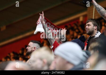 MIDDLESBROUGH, ROYAUME-UNI. 1st MARS les fans de Middlesbrough lors de la cinquième ronde de la coupe FA entre Middlesbrough et Tottenham Hotspur au stade Riverside, à Middlesbrough, le mardi 1st mars 2022. (Credit: Mark Fletcher | MI News) Credit: MI News & Sport /Alay Live News Banque D'Images