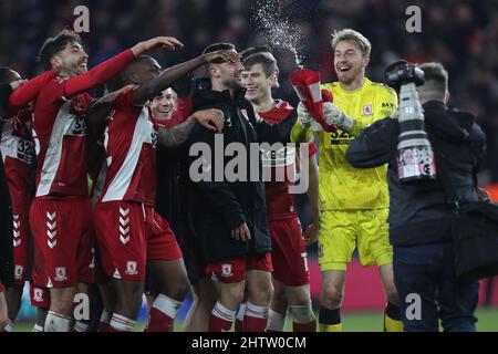 MIDDLESBROUGH, ROYAUME-UNI. 1st MARS les joueurs de Middlesbrough fêtent à la fin de la cinquième manche de la coupe FA entre Middlesbrough et Tottenham Hotspur au stade Riverside, à Middlesbrough, le mardi 1st mars 2022. (Credit: Mark Fletcher | MI News) Credit: MI News & Sport /Alay Live News Banque D'Images