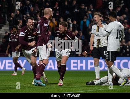 Édimbourg, Royaume-Uni. 02nd mars 2022. Cinch Premiership - Heart of Midlothian v Aberdeen 02/03/2022 Pic shows: Hearts' Left-back, Stephen Kingsley, se détourne après avoir mis le côté de la maison 2-0 devant dans les 60th minutes comme hôte du jeu de coeurs à Aberdeen dans le Cinch Premiership à Tynecastle Park, Édimbourg. Crédit : Ian Jacobs/Alay Live News Banque D'Images