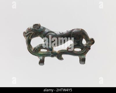 Art inspiré par la plaque ou la boucle, dynastie Zhou de l'est (770–256 av. J.-C.), env. 5th Century C.-B., Chine, Bronze, H. 2 7/8 po. (7,3 cm) ; avec 1 5/8 po (4,1 cm), Metalwork, oeuvres classiques modernisées par Artotop avec une touche de modernité. Formes, couleur et valeur, impact visuel accrocheur sur l'art émotions par la liberté d'œuvres d'art d'une manière contemporaine. Un message intemporel qui cherche une nouvelle direction créative. Artistes qui se tournent vers le support numérique et créent le NFT Artotop Banque D'Images