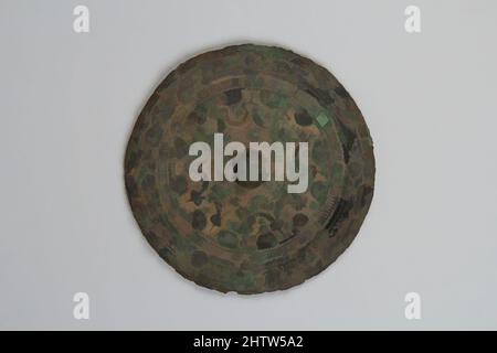 Art inspiré par Mirror, Eastern Han (25–220)–six Dynasties (220–589), 3rd ou 4th Century, China, Bronze, Diam. 4 3/4 po (12,1 cm), miroirs, oeuvres classiques modernisées par Artotop avec une touche de modernité. Formes, couleur et valeur, impact visuel accrocheur sur l'art émotions par la liberté d'œuvres d'art d'une manière contemporaine. Un message intemporel qui cherche une nouvelle direction créative. Artistes qui se tournent vers le support numérique et créent le NFT Artotop Banque D'Images