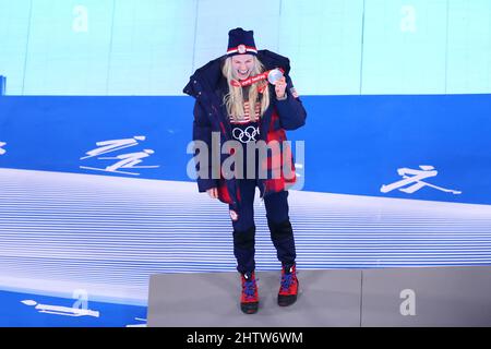 Jessica Diggins (Etats-Unis), 20 FÉVRIER 2022 - ski de fond : cérémonie de remise de la médaille de 30 km de femmes au début des Jeux Olympiques d'hiver de Beijing 2022 Banque D'Images