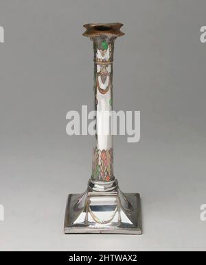 Art inspiré par Candlestick (une paire), ca. 1775–80, British, Sheffield plate, hauteur : 12 1/4 po (31,1 cm), Metalwork-Silverplate, oeuvres classiques modernisées par Artotop avec une touche de modernité. Formes, couleur et valeur, impact visuel accrocheur sur l'art émotions par la liberté d'œuvres d'art d'une manière contemporaine. Un message intemporel qui cherche une nouvelle direction créative. Artistes qui se tournent vers le support numérique et créent le NFT Artotop Banque D'Images