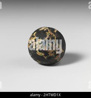 Art inspiré par le marbre de verre, impérial, 1st–4th Century A.D., romain, verre, Diam. : 1 po. (2,5 cm), verre, bleu verdâtre turquoise translucide sphère solide. Nombreuses petites impressions en surface en forme de croissant, combinées à quelques cercles et lettres possibles. Intact, mais avec l'intérieur, les œuvres classiques modernisées par Artotop avec une touche de modernité. Formes, couleur et valeur, impact visuel accrocheur sur l'art émotions par la liberté d'œuvres d'art d'une manière contemporaine. Un message intemporel qui cherche une nouvelle direction créative. Artistes qui se tournent vers le support numérique et créent le NFT Artotop Banque D'Images
