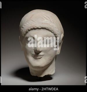 Art inspiré par Male Head, Cypro-archaïque II ou plus tard, 6th siècle avant J.-C. ou plus tard, Cypriote, terre cuite; moule-fait, H. 7 11/16 po. (19,5 cm), terracottas, la tête creuse moulée a des détails retouchés. Il a un visage ovoïde, un menton proéminent et des lèvres souriantes, des œuvres classiques modernisées par Artotop avec une touche de modernité. Formes, couleur et valeur, impact visuel accrocheur sur l'art émotions par la liberté d'œuvres d'art d'une manière contemporaine. Un message intemporel qui cherche une nouvelle direction créative. Artistes qui se tournent vers le support numérique et créent le NFT Artotop Banque D'Images