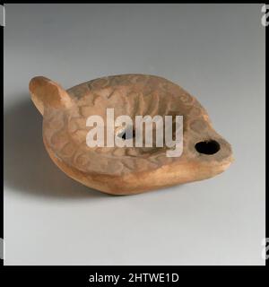 Art inspiré par une lampe en terre cuite, Mid Imperial, 2nd Century A.D., romain, terre cuite ; Moulé, longueur 9,1 cm. H. 3,5 cm., terracottas, oeuvres classiques modernisées par Artotop avec une touche de modernité. Formes, couleur et valeur, impact visuel accrocheur sur l'art émotions par la liberté d'œuvres d'art d'une manière contemporaine. Un message intemporel qui cherche une nouvelle direction créative. Artistes qui se tournent vers le support numérique et créent le NFT Artotop Banque D'Images