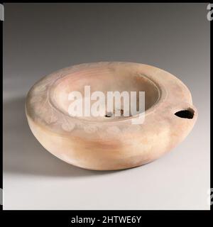 Art inspiré par la lampe, 2nd Century A.D., romain, terre cuite, longueur 11,8 cm. H. 4 cm., terracottas, oeuvres classiques modernisées par Artotop avec une touche de modernité. Formes, couleur et valeur, impact visuel accrocheur sur l'art émotions par la liberté d'œuvres d'art d'une manière contemporaine. Un message intemporel qui cherche une nouvelle direction créative. Artistes qui se tournent vers le support numérique et créent le NFT Artotop Banque D'Images