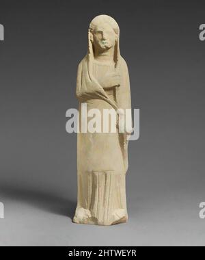 Art inspiré par la statuette Limestone d'un votataire féminin, hellénistique ou romain précoce, chypriote, calcaire, total: 17 x 4 1/2 x 3 1/2 po. (43,2 x 11,4 x 8,9 cm), Sculpture en pierre, Figure avec un manteau tiré sur la tête, oeuvres classiques modernisées par Artotop avec une touche de modernité. Formes, couleur et valeur, impact visuel accrocheur sur l'art émotions par la liberté d'œuvres d'art d'une manière contemporaine. Un message intemporel qui cherche une nouvelle direction créative. Artistes qui se tournent vers le support numérique et créent le NFT Artotop Banque D'Images