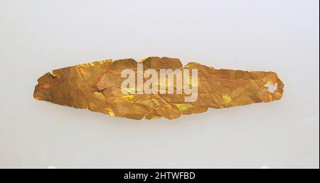 Art inspiré par Frontlet de feuille d'or, Or, autre: 1 1/16 × 4 1/16 po. (2,7 × 10,3 cm), Or et argent, oeuvres classiques modernisées par Artotop avec une touche de modernité. Formes, couleur et valeur, impact visuel accrocheur sur l'art émotions par la liberté d'œuvres d'art d'une manière contemporaine. Un message intemporel qui cherche une nouvelle direction créative. Artistes qui se tournent vers le support numérique et créent le NFT Artotop Banque D'Images