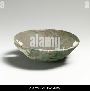 Art inspiré par Bowl, chypriote, Bronze, 2 1/4in. (5,7cm), bronzes, oeuvres classiques modernisées par Artotop avec une touche de modernité. Formes, couleur et valeur, impact visuel accrocheur sur l'art émotions par la liberté d'œuvres d'art d'une manière contemporaine. Un message intemporel qui cherche une nouvelle direction créative. Artistes qui se tournent vers le support numérique et créent le NFT Artotop Banque D'Images