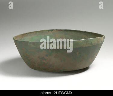 Art inspiré par Bowl, chypriote, Bronze, 3 1/8in. (7,9cm), bronzes, oeuvres classiques modernisées par Artotop avec une touche de modernité. Formes, couleur et valeur, impact visuel accrocheur sur l'art émotions par la liberté d'œuvres d'art d'une manière contemporaine. Un message intemporel qui cherche une nouvelle direction créative. Artistes qui se tournent vers le support numérique et créent le NFT Artotop Banque D'Images