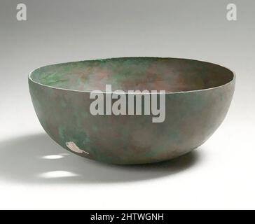 Art inspiré par Bowl, chypriote, Bronze, 3 1/8in. (7,9cm), bronzes, oeuvres classiques modernisées par Artotop avec une touche de modernité. Formes, couleur et valeur, impact visuel accrocheur sur l'art émotions par la liberté d'œuvres d'art d'une manière contemporaine. Un message intemporel qui cherche une nouvelle direction créative. Artistes qui se tournent vers le support numérique et créent le NFT Artotop Banque D'Images