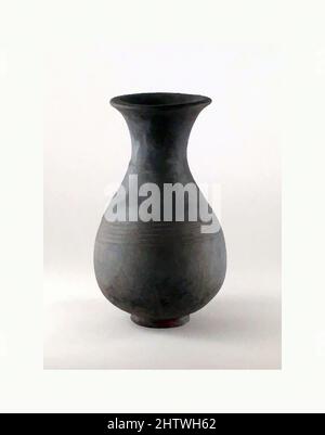 Art inspiré par Jug, étrusque, terre cuite, 6 7/8 × 4 1/8 po. (17,5 × 10,5 cm), vases, entourés de cinq lignes incisées, œuvres classiques modernisées par Artotop avec une touche de modernité. Formes, couleur et valeur, impact visuel accrocheur sur l'art émotions par la liberté d'œuvres d'art d'une manière contemporaine. Un message intemporel qui cherche une nouvelle direction créative. Artistes qui se tournent vers le support numérique et créent le NFT Artotop Banque D'Images