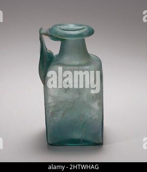 Art inspiré par une bouteille carrée en verre, du début à la mi-Impériale, 1st–3rd Century A.D., romain, verre ; moulé, Total : 4 9/16 po (11,6 cm), verre, bleu translucide vert, avec manche de même couleur. Large, rebord épais plié, en bas, dessus, et dedans, et lissé en haut de la bouche; cylindrique, les œuvres classiques modernisées par Artotop avec un peu de modernité. Formes, couleur et valeur, impact visuel accrocheur sur l'art émotions par la liberté d'œuvres d'art d'une manière contemporaine. Un message intemporel qui cherche une nouvelle direction créative. Artistes qui se tournent vers le support numérique et créent le NFT Artotop Banque D'Images