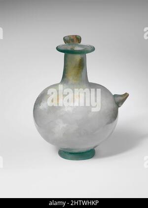 Art inspiré par la verseuse en verre avec bec, Mid Imperial, 2nd–3rd Century A.D., Roman, verre ; Soufflée et outillée, H. : 4 5/8 po (11,7 cm), verre, bleu translucide vert ; poignée et bec de la même couleur. Rebord replié, en bas, sur et dans, et aplati sur la surface supérieure autour de la bouche; cylindrique, les œuvres classiques modernisées par Artotop avec une touche de modernité. Formes, couleur et valeur, impact visuel accrocheur sur l'art émotions par la liberté d'œuvres d'art d'une manière contemporaine. Un message intemporel qui cherche une nouvelle direction créative. Artistes qui se tournent vers le support numérique et créent le NFT Artotop Banque D'Images