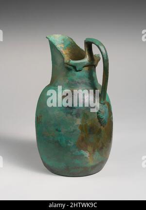 Art inspiré par Bronze oinochoe (carafe), archaïque, ca. 550 C.-B., étrusque, bronze, H. 9 3/4 po. (24,8 cm), bronzes, bouche de trèfle. La poignée se termine par des têtes d'animaux stylisées avec un élégant palmette à la base, les œuvres classiques modernisées par Artotop avec une touche de modernité. Formes, couleur et valeur, impact visuel accrocheur sur l'art émotions par la liberté d'œuvres d'art d'une manière contemporaine. Un message intemporel qui cherche une nouvelle direction créative. Artistes qui se tournent vers le support numérique et créent le NFT Artotop Banque D'Images