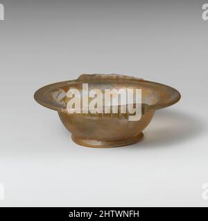 Art inspiré par Glass Bowl, Imperial, fin 1st–début 3rd siècle A.D., romain, verre ; soufflé, traîné, Et outils, diamètre : 4 3/16in. (10,6cm), verre, incolore ; poignées dans le même verre., large, rebord disjoint, retourné, rond, En bas et en bas, court convexe côté à corps, tubulaire, œuvres classiques modernisées par Artotop avec une touche de modernité. Formes, couleur et valeur, impact visuel accrocheur sur l'art émotions par la liberté d'œuvres d'art d'une manière contemporaine. Un message intemporel qui cherche une nouvelle direction créative. Artistes qui se tournent vers le support numérique et créent le NFT Artotop Banque D'Images