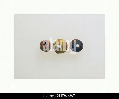 Art inspiré par Beads, 3, romain, verre, diamètre (perle 1): 3 13/16 po. (9,7 cm), verre, oeuvres classiques modernisées par Artotop avec une touche de modernité. Formes, couleur et valeur, impact visuel accrocheur sur l'art émotions par la liberté d'œuvres d'art d'une manière contemporaine. Un message intemporel qui cherche une nouvelle direction créative. Artistes qui se tournent vers le support numérique et créent le NFT Artotop Banque D'Images