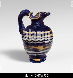 Art inspiré par le verre oinochoe (verseuse à parfum), ancien classique ou hellénistique, 4th–3rd siècle avant J.-C., grec, Méditerranée orientale, verre; Noyau formé, Groupe II, H. : 2 1/4 po. (5,8 cm), verre, bleu cobalt translucide, avec manche de la même couleur; pistes en jaune opaque et blanc opaque, œuvres classiques modernisées par Artotop avec une touche de modernité. Formes, couleur et valeur, impact visuel accrocheur sur l'art émotions par la liberté d'œuvres d'art d'une manière contemporaine. Un message intemporel qui cherche une nouvelle direction créative. Artistes qui se tournent vers le support numérique et créent le NFT Artotop Banque D'Images