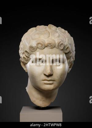 Art inspiré par le portrait en marbre d'une jeune fille, Flavian, A.D. 81–96, Roman, Marble, H. 12 1/4 po (31,1 cm), Pierre Sculpture, les coiffures souvent changeantes des dames à la cour impériale sont bien documentées, rendant possible la datation approximative de nombreux portraits de l'inconnu mais, les œuvres classiques modernisées par Artotop avec un peu de modernité. Formes, couleur et valeur, impact visuel accrocheur sur l'art émotions par la liberté d'œuvres d'art d'une manière contemporaine. Un message intemporel qui cherche une nouvelle direction créative. Artistes qui se tournent vers le support numérique et créent le NFT Artotop Banque D'Images