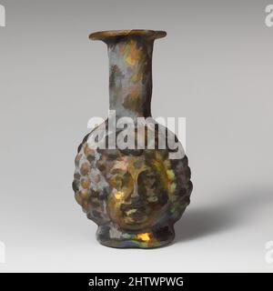 Art inspiré par la bouteille en verre à double tête, impérial tardif, 3rd Century A.D., romain, syrien, Verre ; moulé, H. : 3 13/16 po. (9,7 cm), verre, jaune verdâtre translucide, rebord replié, rond, Et dans; large, bouche torchère; col cylindrique, incliné vers l'arrière vers le visage sérieux, les œuvres classiques modernisées par Artotop avec une touche de modernité. Formes, couleur et valeur, impact visuel accrocheur sur l'art émotions par la liberté d'œuvres d'art d'une manière contemporaine. Un message intemporel qui cherche une nouvelle direction créative. Artistes qui se tournent vers le support numérique et créent le NFT Artotop Banque D'Images