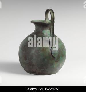 Art inspiré par Bronze oinochoe (carafe), archaïque, fin du 6th siècle avant J.-C., grec oriental, Bronze, H. x largeur 9 1/16 x 5 po. (23 x 12,7 cm), bronzes, poignée est travaillé séparément; il peut s'agir d'un ancien remplacement, les œuvres classiques modernisées par Artotop avec un peu de modernité. Formes, couleur et valeur, impact visuel accrocheur sur l'art émotions par la liberté d'œuvres d'art d'une manière contemporaine. Un message intemporel qui cherche une nouvelle direction créative. Artistes qui se tournent vers le support numérique et créent le NFT Artotop Banque D'Images