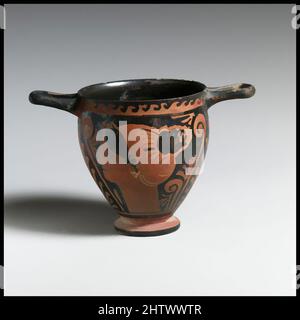 Art inspiré par des skyphos en terre cuite (gobelet), grec, sud-italien, Apulian, terre cuite; Figurine rouge, H. 9,53 cm. Diamètre 8,9 cm., vases, oeuvres classiques modernisées par Artotop avec une touche de modernité. Formes, couleur et valeur, impact visuel accrocheur sur l'art émotions par la liberté d'œuvres d'art d'une manière contemporaine. Un message intemporel qui cherche une nouvelle direction créative. Artistes qui se tournent vers le support numérique et créent le NFT Artotop Banque D'Images