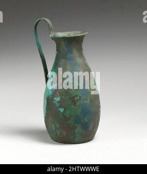 Art inspiré par le bronze oinochoe: olpe (carafe), archaïque, 6th siècle avant J.-C., étrusque, Bronze, H. 6 9/16 po (16,7 cm), bronzes, l'olpe est une forme commune en raison, certainement, de sa simplicité et de sa taille pratique. Le monde grec, particulièrement Attica, fournit de nombreuses variantes de terre cuite, les œuvres classiques modernisées par Artotop avec un peu de modernité. Formes, couleur et valeur, impact visuel accrocheur sur l'art émotions par la liberté d'œuvres d'art d'une manière contemporaine. Un message intemporel qui cherche une nouvelle direction créative. Artistes qui se tournent vers le support numérique et créent le NFT Artotop Banque D'Images