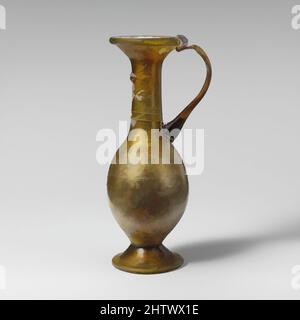 Art inspiré par la verseuse en verre, impérial tardif, 4th–5th Century A.D., romain, verre ; Soufflé et remorqué, total: 5 15/16in. (15,1cm), verre, jaune verdâtre translucide; manche et sentier de la même couleur., rebord replié, sur et dans; bouche torchère; Col cylindrique, extensible vers le bas, œuvres classiques modernisées par Artotop avec une touche de modernité. Formes, couleur et valeur, impact visuel accrocheur sur l'art émotions par la liberté d'œuvres d'art d'une manière contemporaine. Un message intemporel qui cherche une nouvelle direction créative. Artistes qui se tournent vers le support numérique et créent le NFT Artotop Banque D'Images