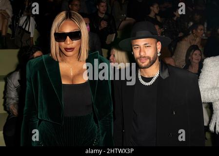 Serena Williams et Neymar à BALMAIN piste automne/hiver 2022-23 pendant la semaine de la mode à Paris - Paris, France. 02/03/2022 Banque D'Images